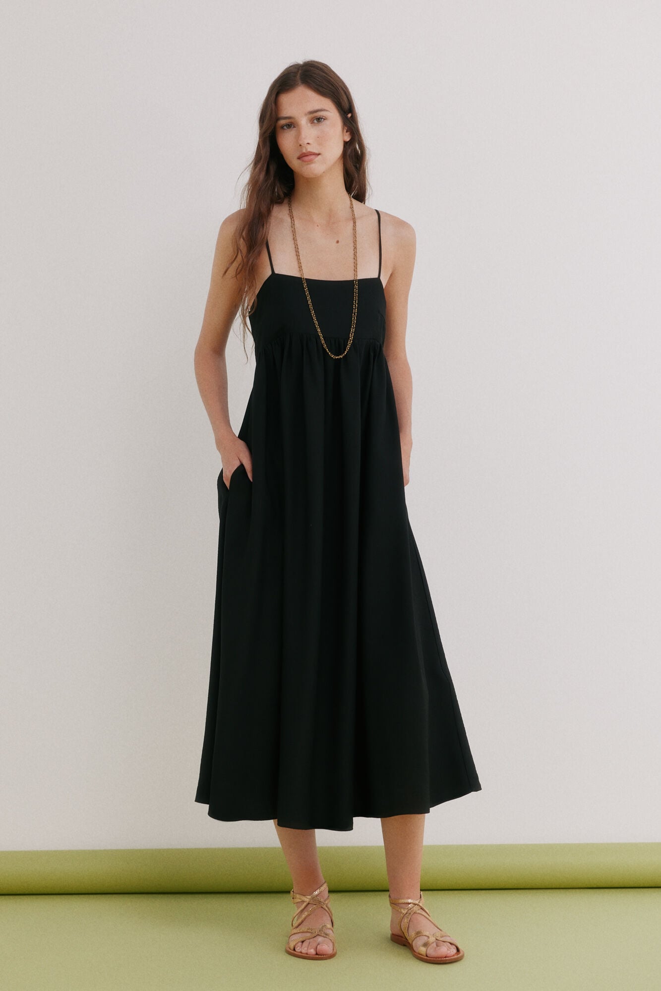 Hoss Intropia Asunci&oacute;n. Vestido com la&ccedil;ada