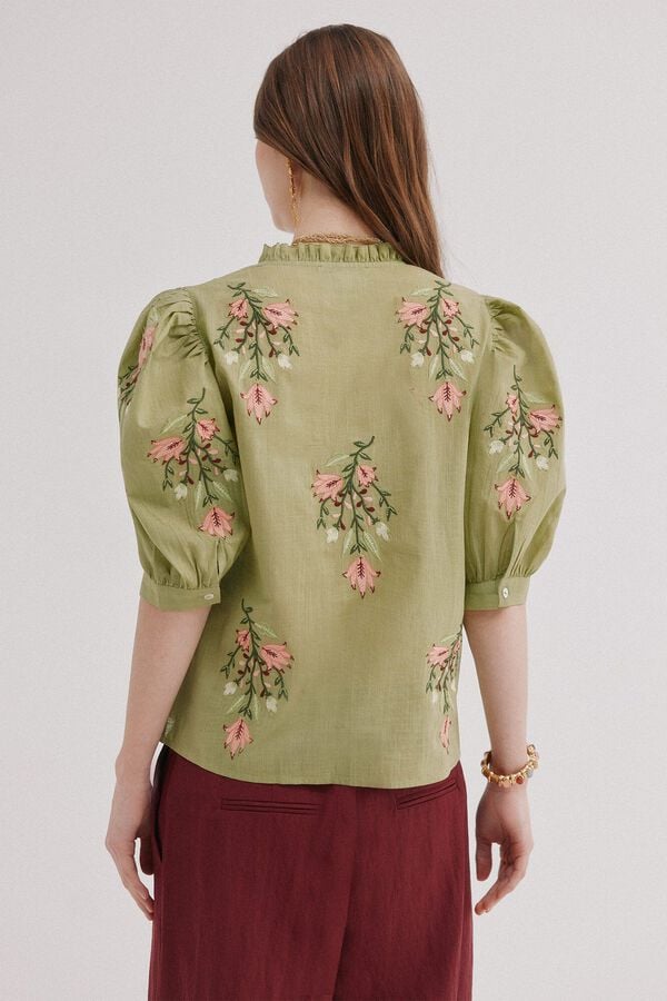Hoss Intropia Capri. Blusa bordado floral Kaki