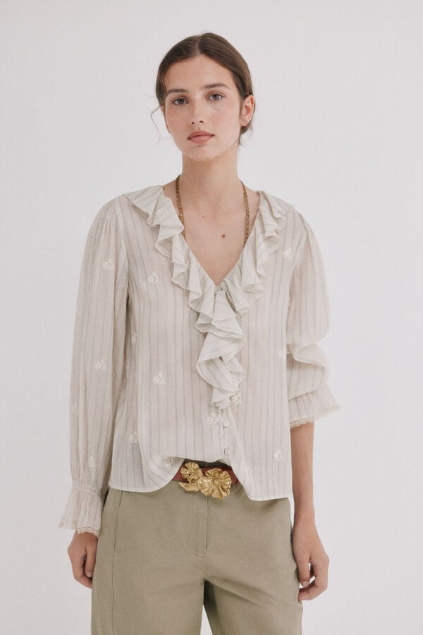 Hoss Intropia Clarisse. Blusa com folhos Ecru