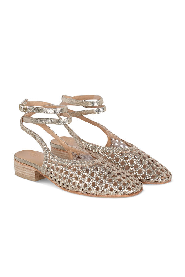 Hoss Intropia Maia. Sabrinas entran&ccedil;adas em pele com tac&atilde;o Dourado
