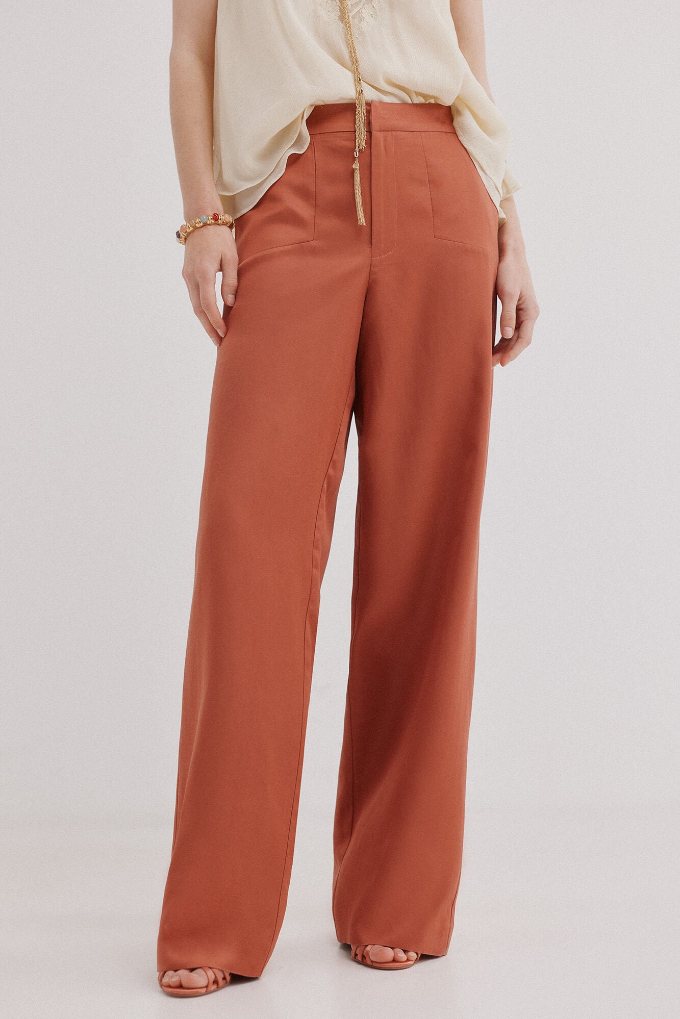 Hoss Intropia Pen&eacute;lope. Cal&ccedil;a em tecido acetinado