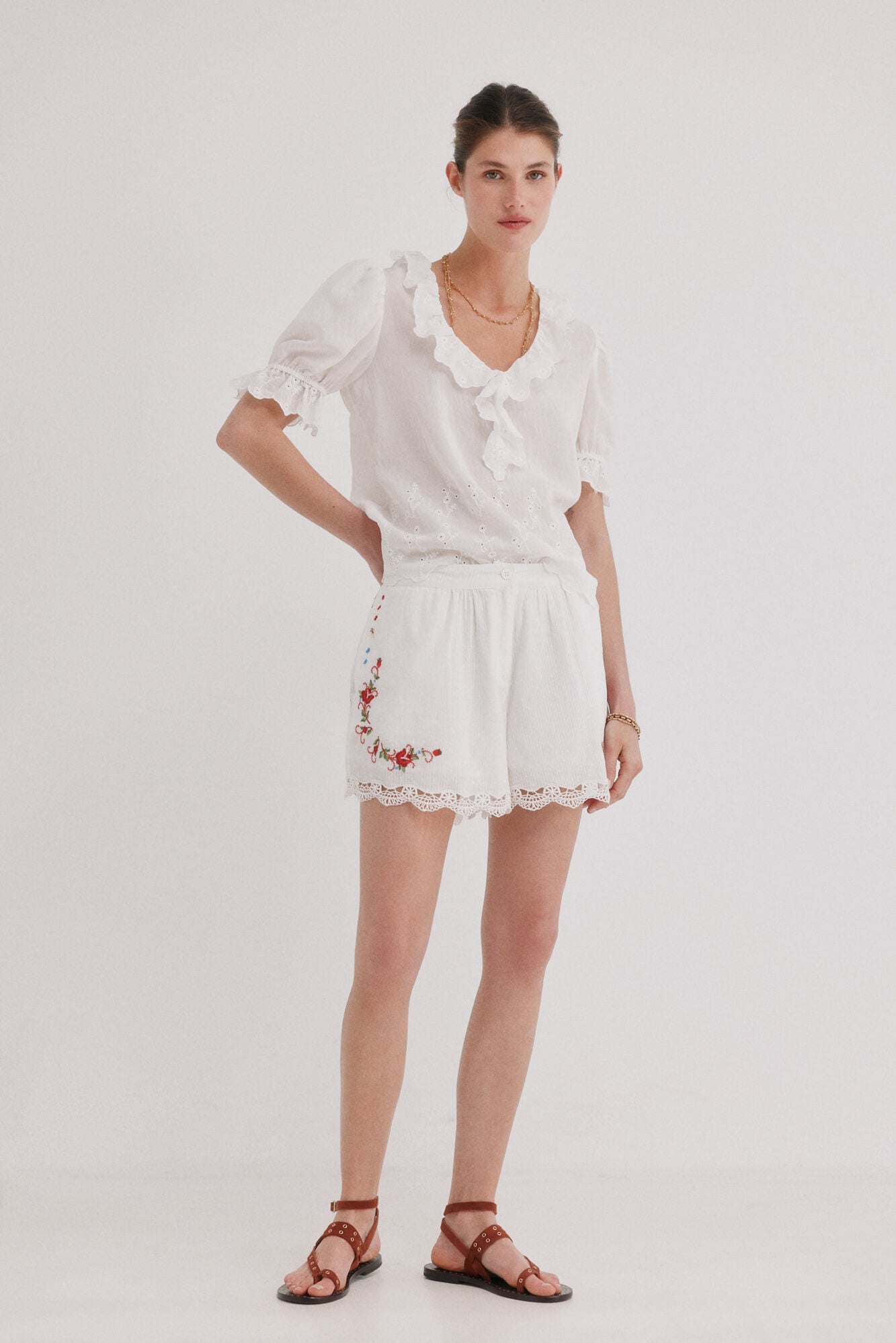 Hoss Intropia Carina. Blusa com folho
