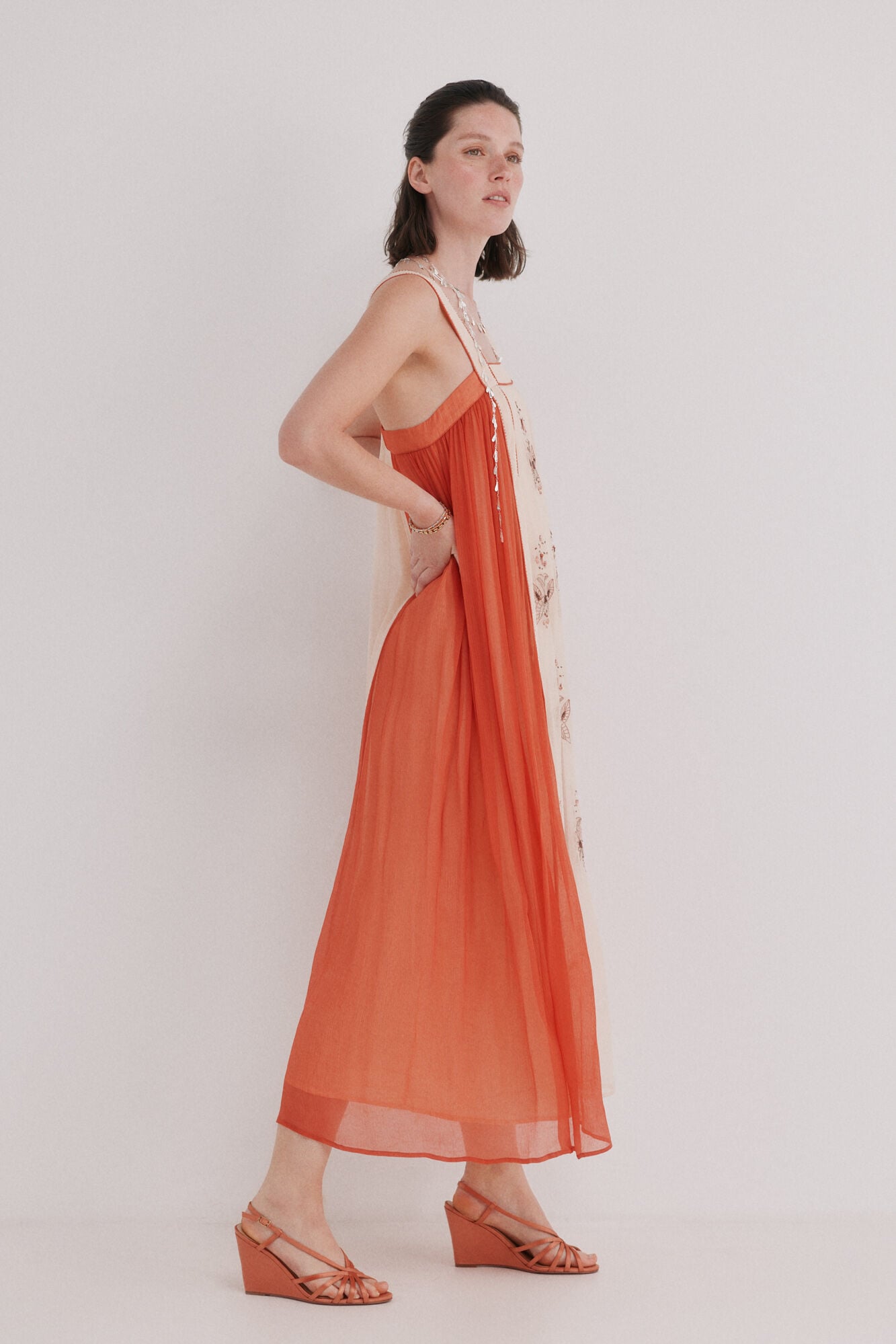 Hoss Intropia Asela. Vestido com missangas