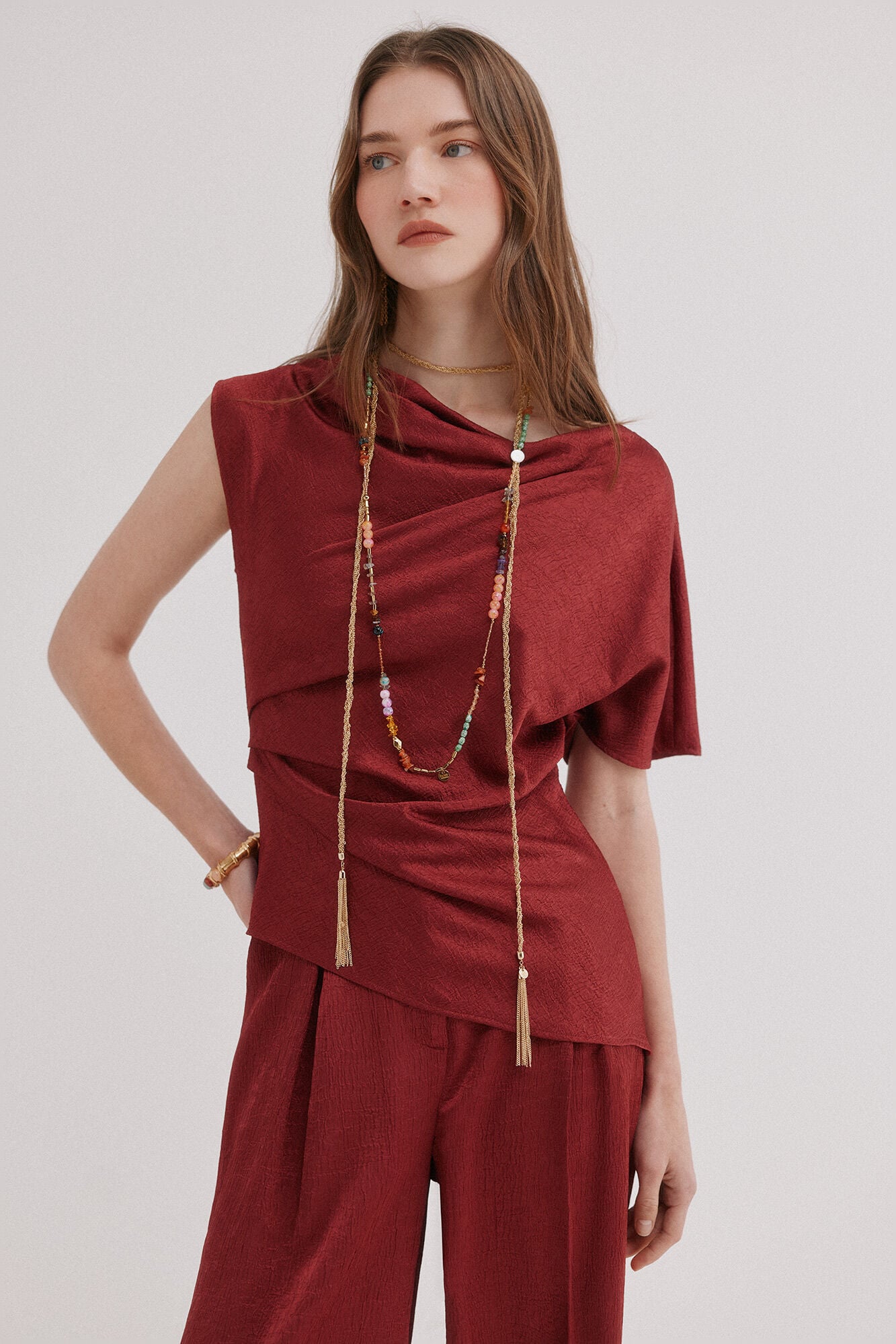 Hoss Intropia Carolyn. Blusa fluida acetinada