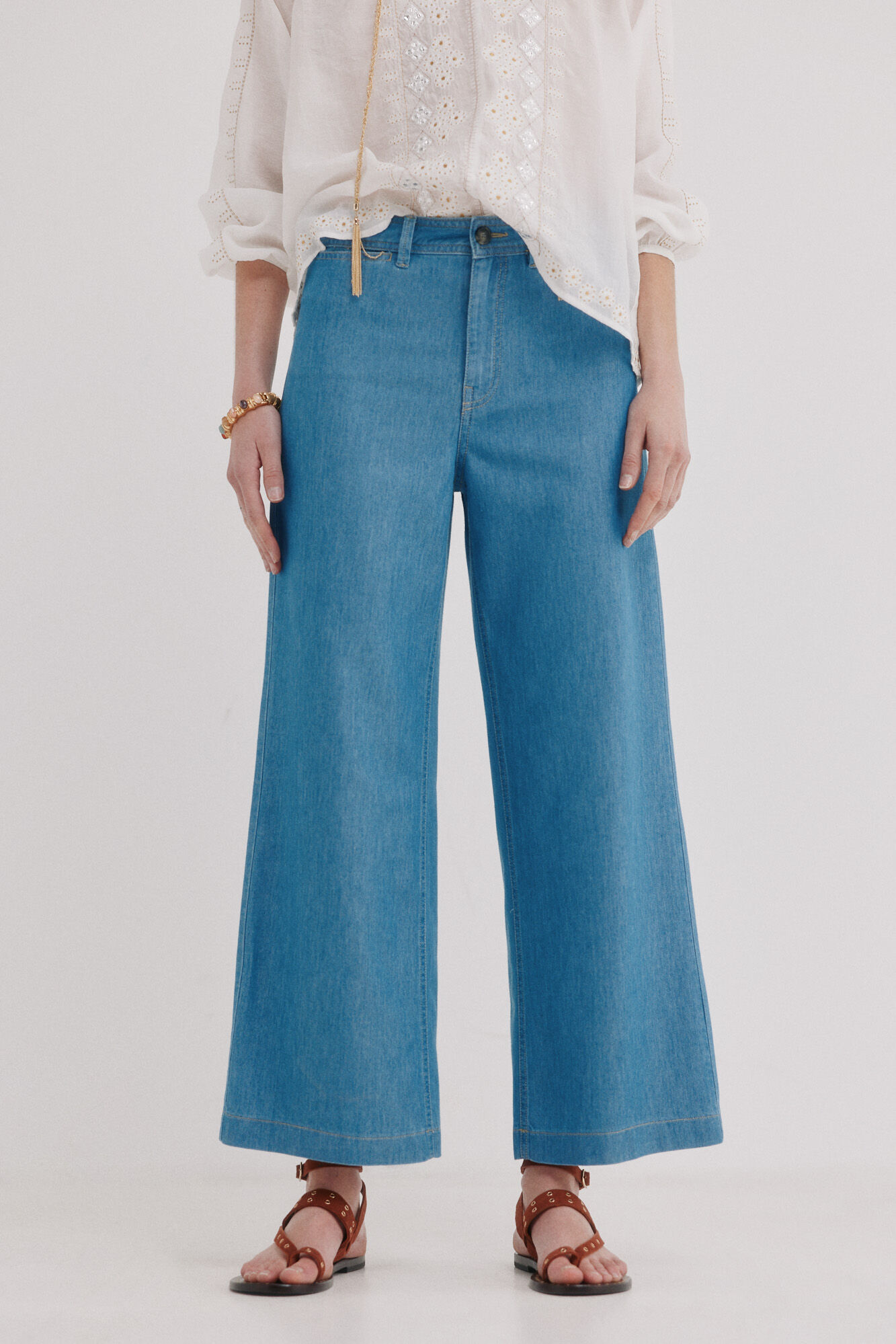 Hoss Intropia Berry. Denim tencel