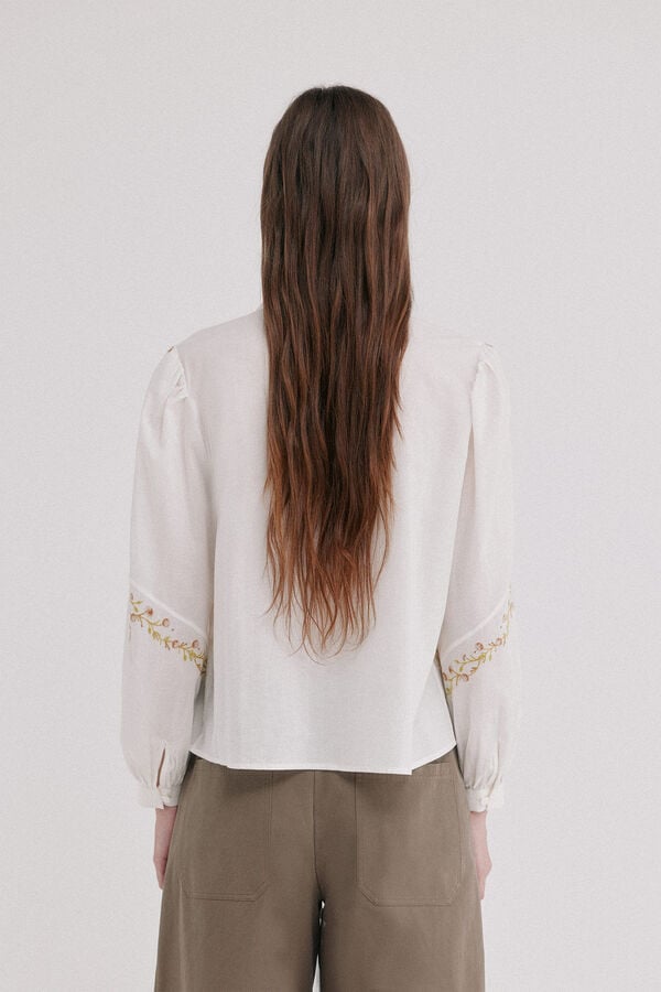 Hoss Intropia Cintya. Camisa bordada Ecru