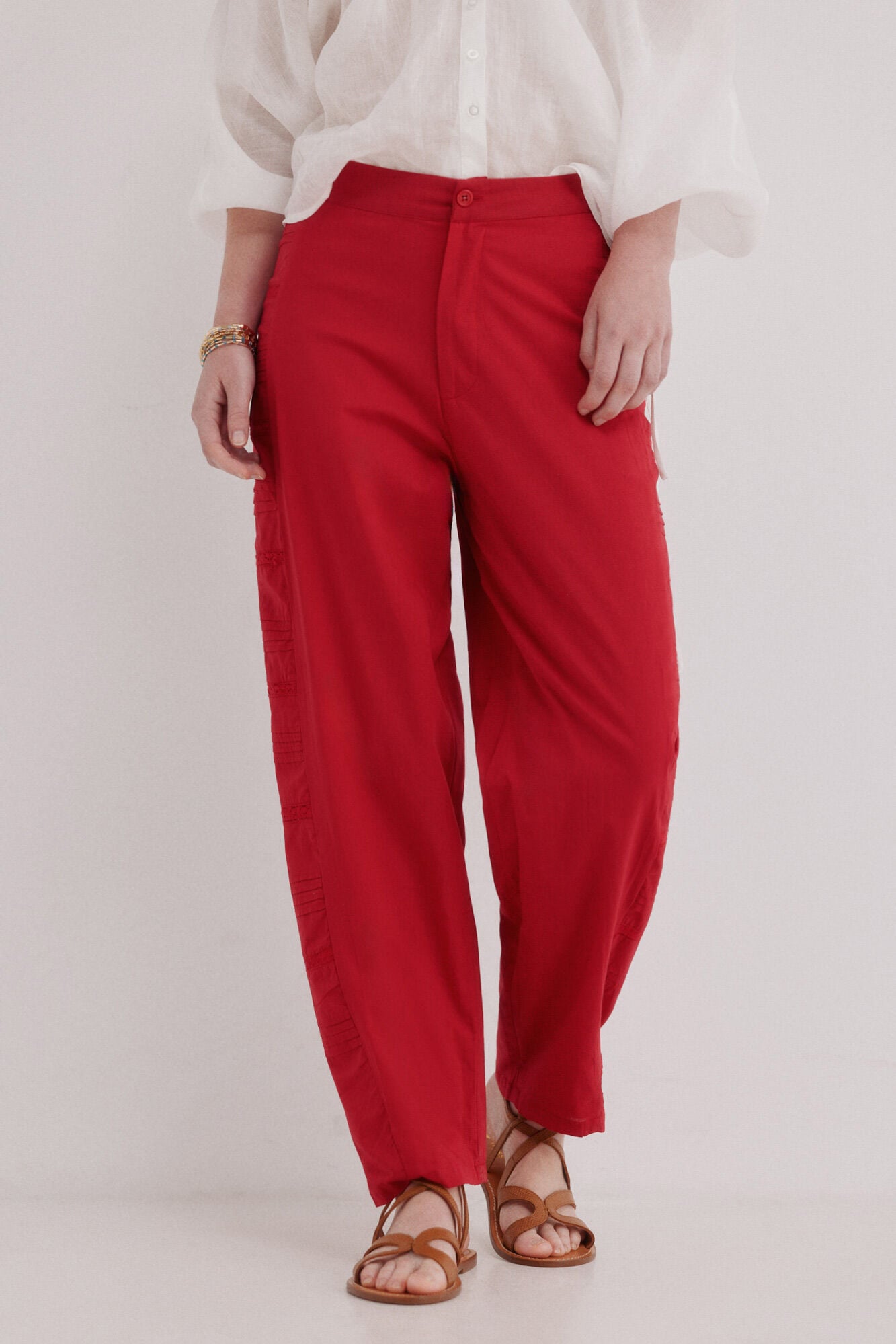 Hoss Intropia P&iacute;a. Cal&ccedil;a de cintura m&eacute;dia bordada