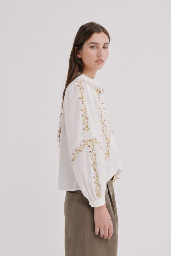 Hoss Intropia Cintya. Camisa bordada Ecru