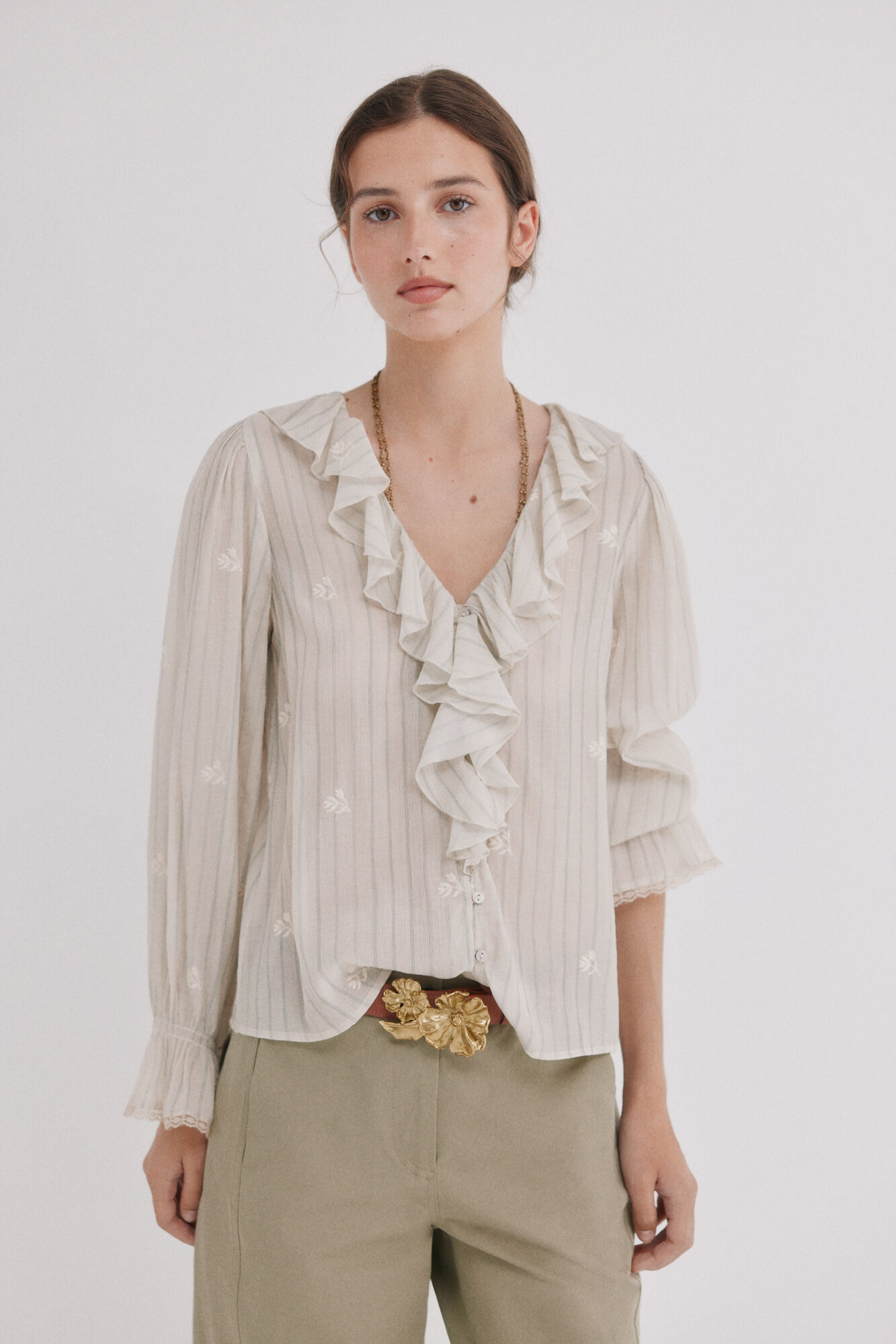 Hoss Intropia Clarisse. Blusa com folhos