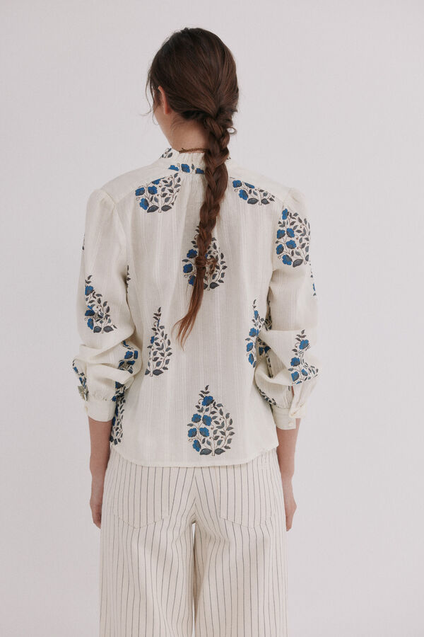 Hoss Intropia Chanel. Blusa estampada Marfil