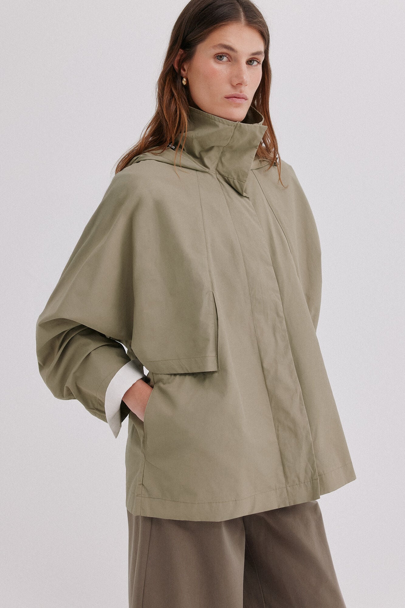 Hoss Intropia Diane. Desportiva curta