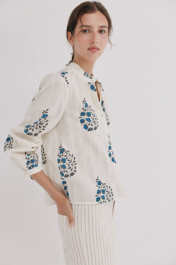 Hoss Intropia Chanel. Blusa estampada Marfil