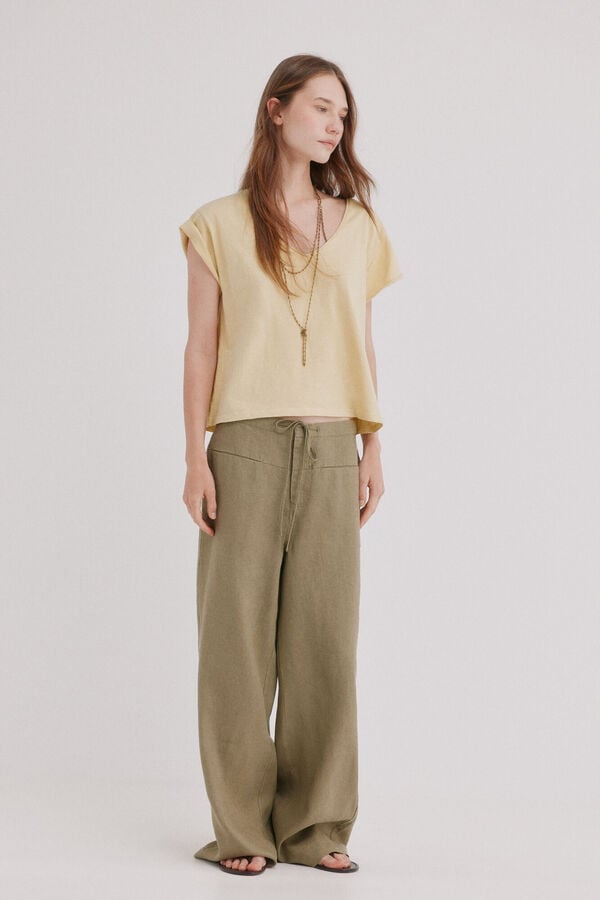 Hoss Intropia Monike. Camiseta maga corta escote pico Amarillo