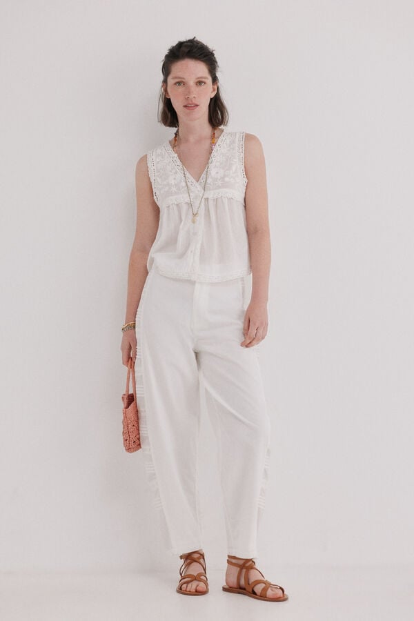 Hoss Intropia P&iacute;a. Cal&ccedil;a de cintura m&eacute;dia bordada Branco